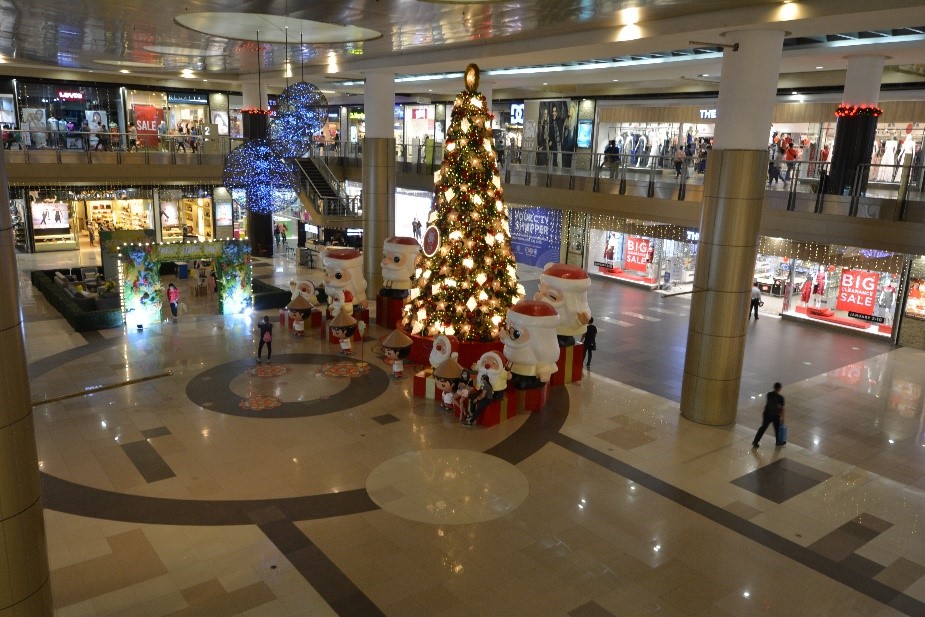 セブではber monthと言って、9月～12月（September～December)までがクリスマスシーズンで、その後もシヌログというフィリピンで一番大きなお祭りが終わる1月末までクリスマスムードが続きます！
街中やモールにもクリスマスツリーがまだ飾られています。