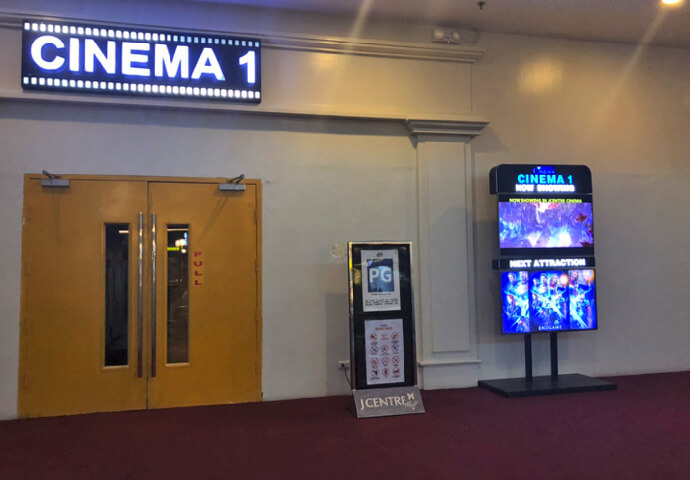 There is also a cinema in the opposite side. Of course, all movies are either Filipino or English! ^ ^
It's good to try checking your progress in your English studies by watching some movies here!
