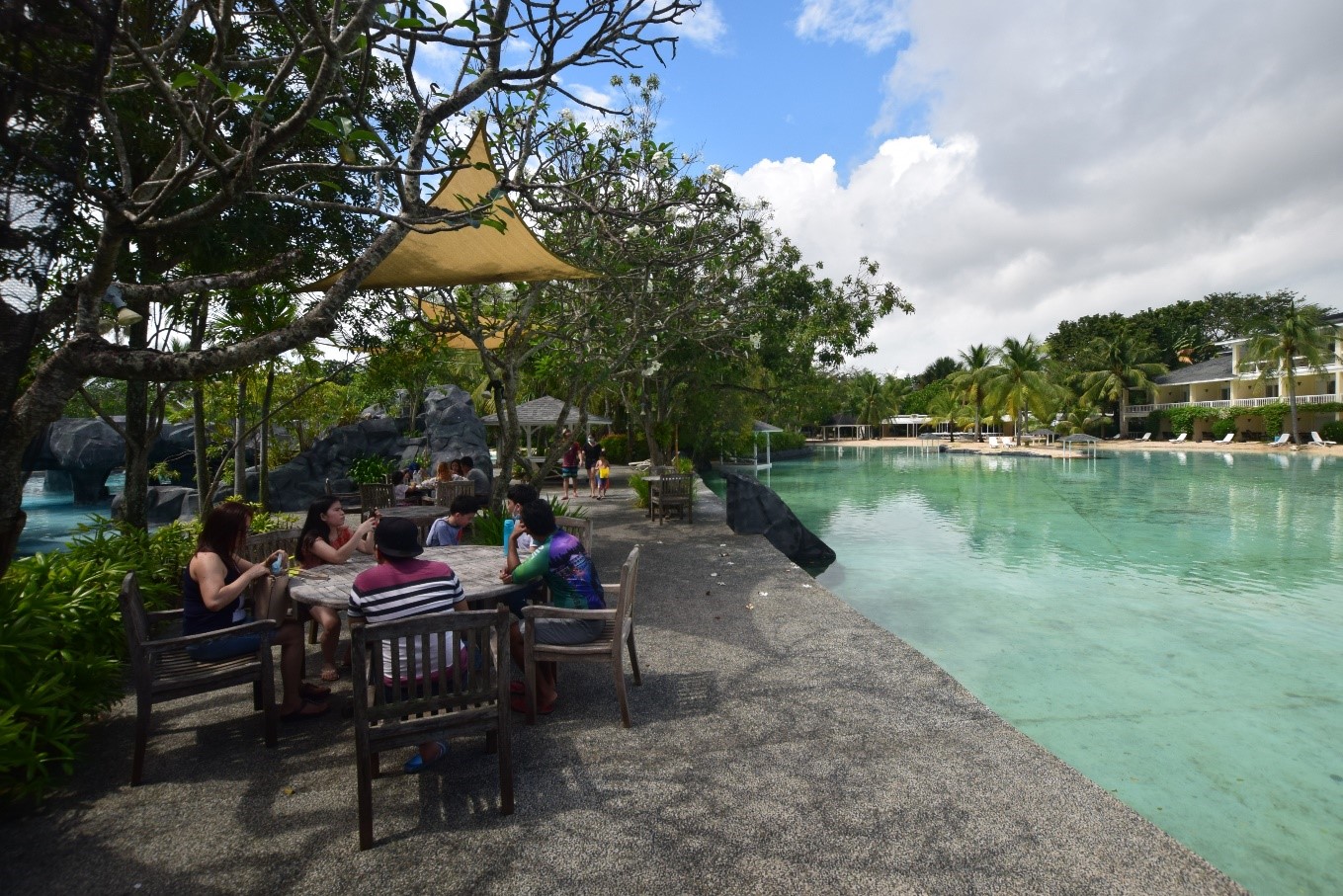 You may dine inside the restaurant or you may also dine outside with the surrounding view of the lagoon and freshwater pools.