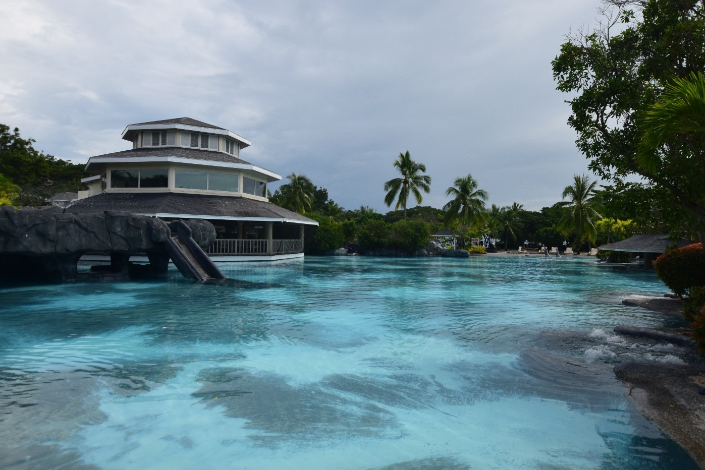 There is also a slider in the lagoon pool where children can play ♪