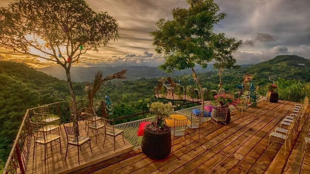 Another spot in Busay that gained popularity during the pandemic is this farm resort with amazing restaurants and breathtaking views. 