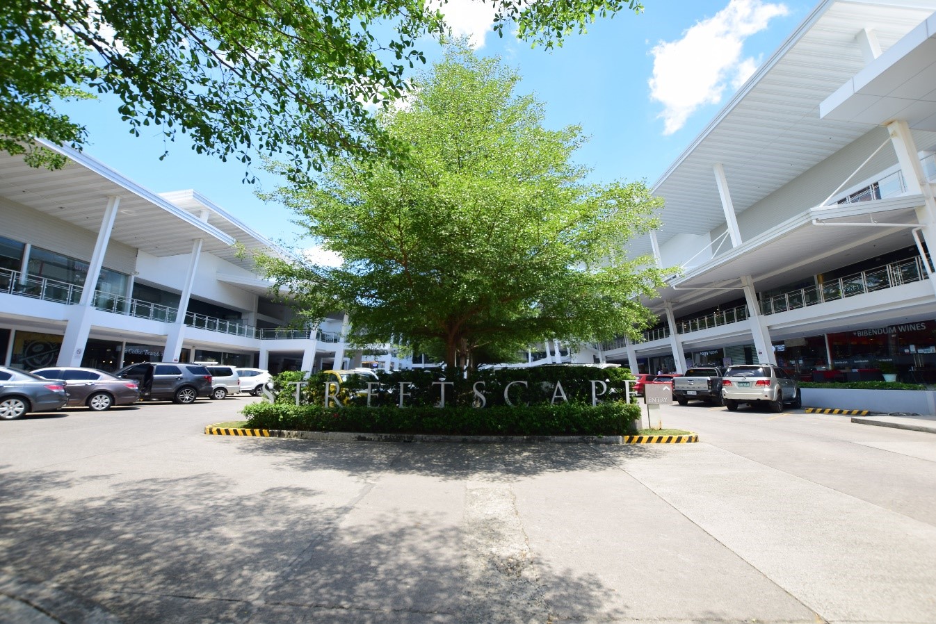 Streetscape is a popular dining and lifestyle destination in Cebu City that held its grand opening in 2015 with just 1 building. In 2019, this 2-storey strip mall in Maria Luisa Road, Banilad opened its 2nd phase in with more trendy restaurants, shops and services. Visit this mall for a truly unique retail experience!