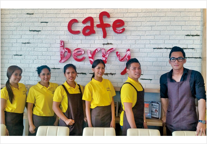 Café Berry（カフェベリー）
℡032-266-7180
Seaview Wing,SM Seaside,Cebu City
Salinas Drive,Lahug,Cebu City
Insular Square,Mandaue City,cebu
8：00～24：00
Open All Year Round
© CEBU navi SAKURA ｜ vol.12 Nov.-Dec.2017
