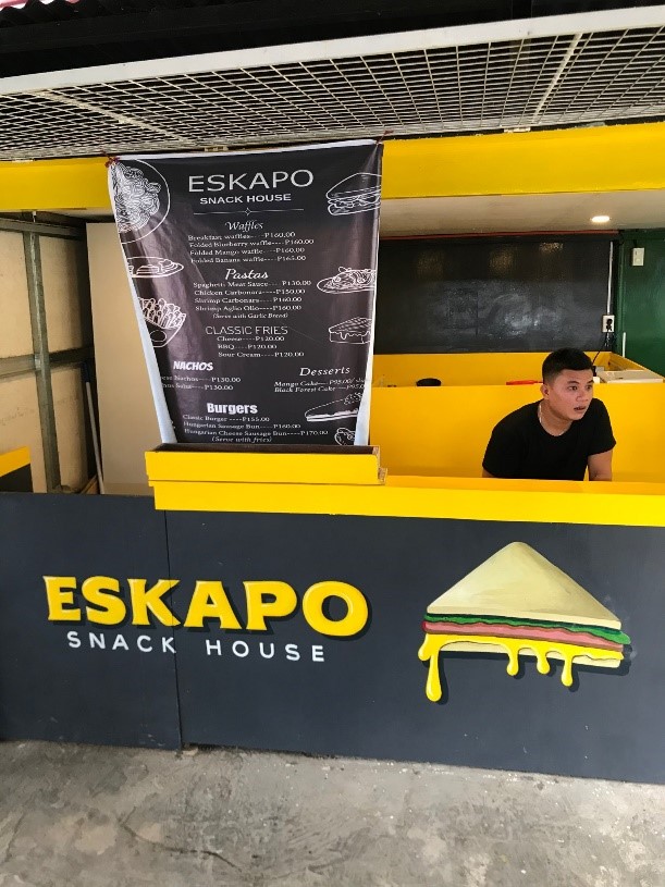 If you’re looking for some light snack like sandwiches and fries, Eskapo Snack House is the stall for you!