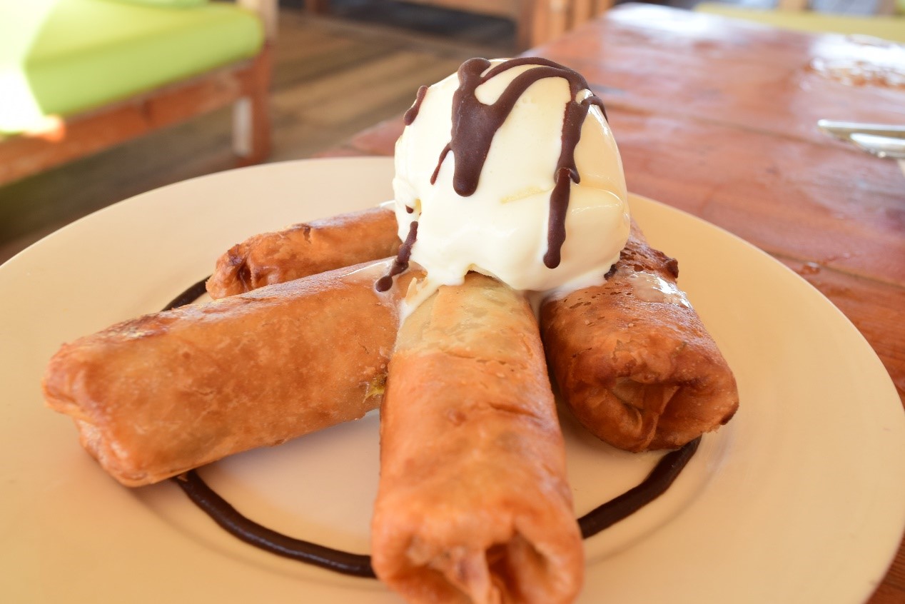 Banana Turon (P130)

Turon is a popular Filipino snack among locals. It is a deep-fried banana roll/lumpia, with caramelized sugar. Lantaw has turned this ordinary snack into a flavorful dessert by topping it with Vanilla ice cream and drizzling some chocolate syrup. 
