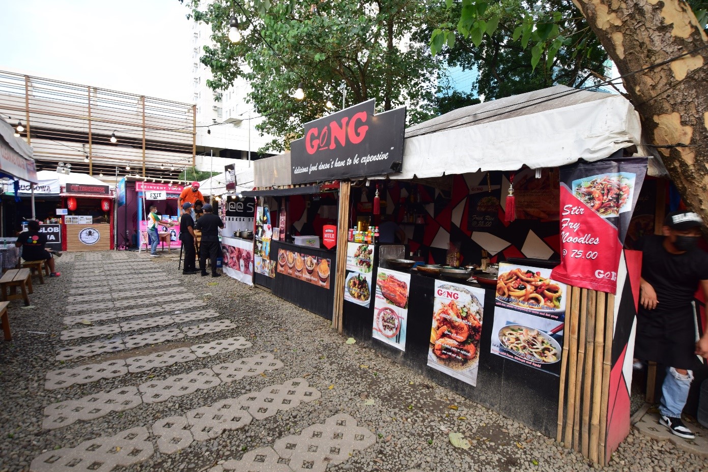 But there are still a lot of food stalls to choose from – anything you can think of or crave for!
Sugbo Mercado has still kept its fun and lively vibe, even now with a lot less people. A live band still serenades their customers every Wednesdays and Thursdays from 19:00-21:00.