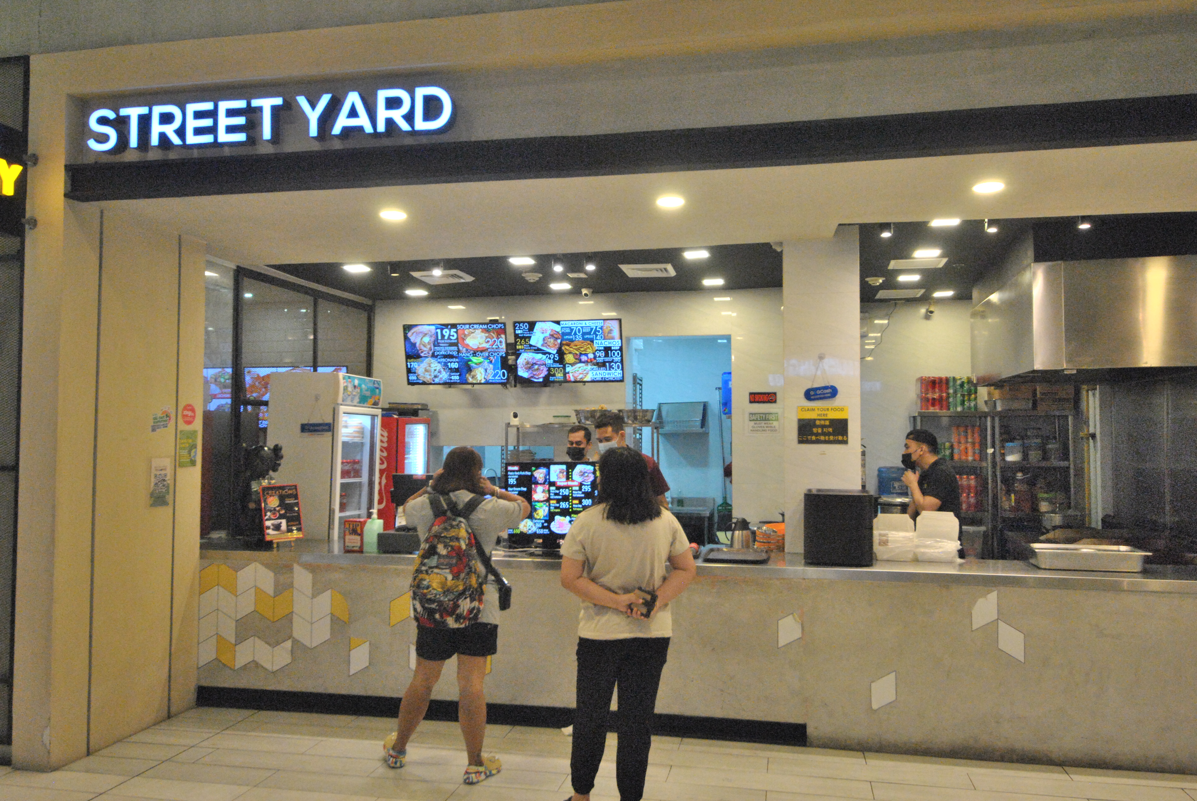 若者が集まるポークチョップとパスタ専門のファーストフード店がStreetyardです。
