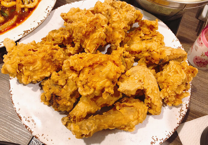 Don't skip the Korean Fried Chicken with bones like KFC. Crunch the crispiness outside and savor the juiciness inside. Try it before it gets cold. 