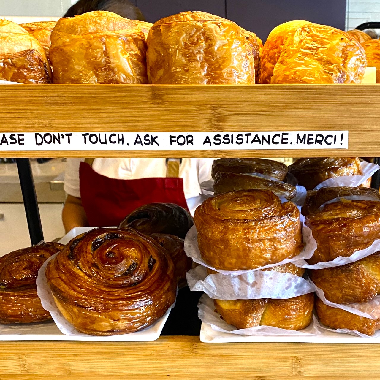 The owner is at the cafe every day to check on the progress. They provide high quality and reliable products.
Limited quantities of bread and cakes are baked every morning. If you want to get your hands on one, we recommend coming to the store early!