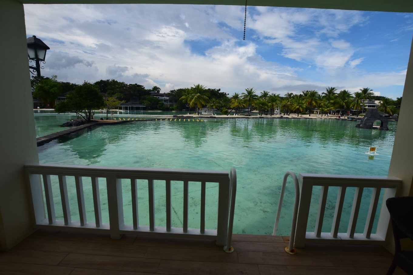 The edge water room is famous among honeymooners. Here you can go from your room to the water in 2 seconds!