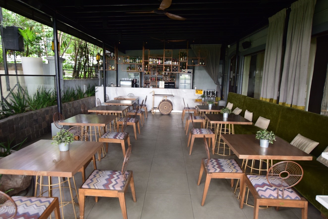 There are plenty of seats on the terrace, so you can rest assured even if under the pandemic.♪ Because it is on the hill, you can feel the breeze and enjoy delicious food and alcohol comfortably!