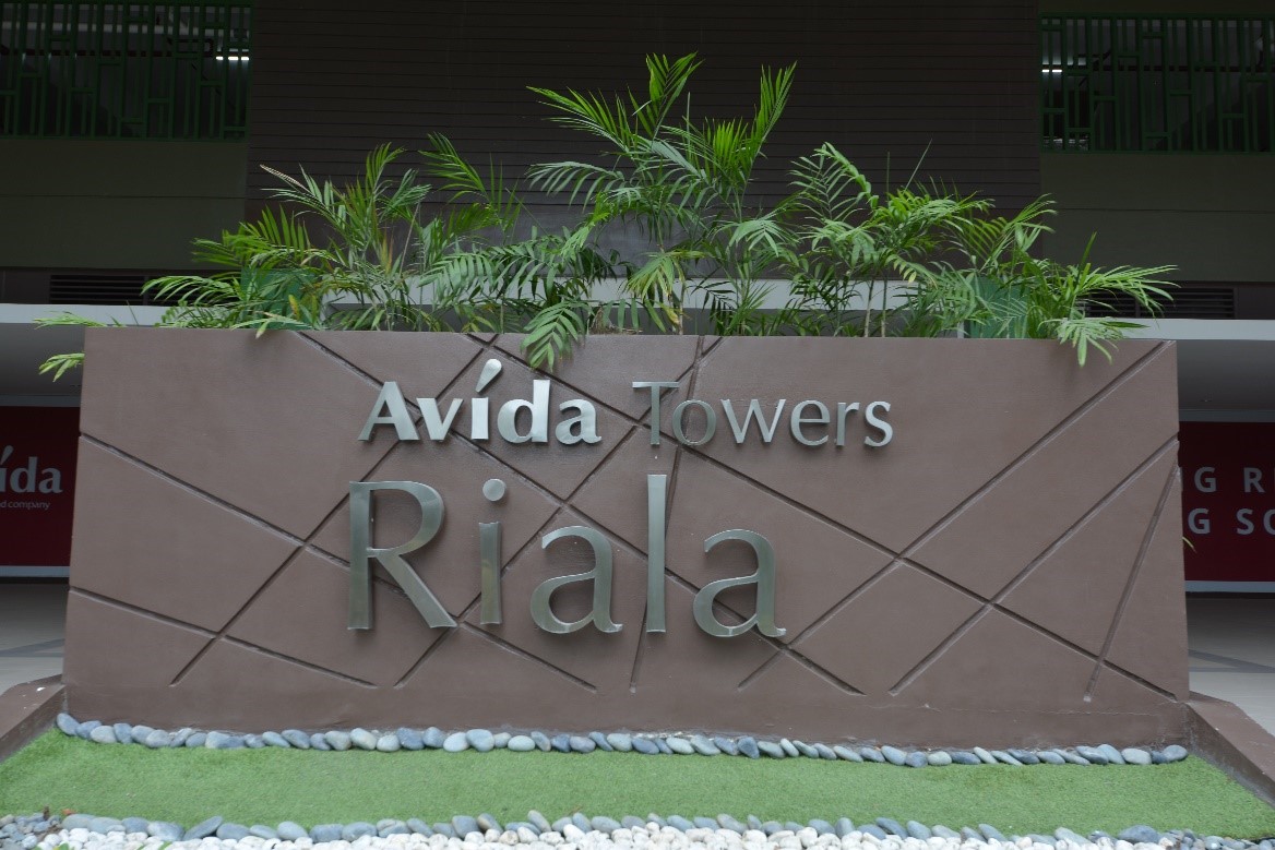 Avida Towers Riala（アビダタワーズリアラ）はAvida Towers Cebu（アビダタワーズセブ）から少し離れた場所に出来た新しいアビダのシリーズです。最近出来たコンドミニアムなので、とても綺麗です♪
アヤラモールセントラルブロックまでは、歩いて4分程で行くことができ、とても便利な立地になっています。
