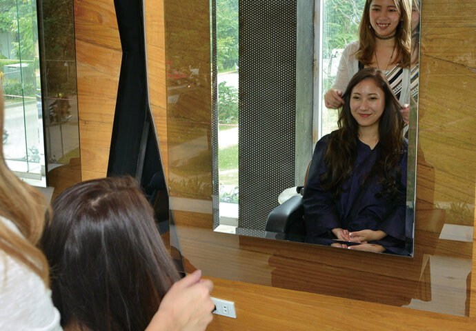A popular hair & nail salon that can answer any high aesthetic request.