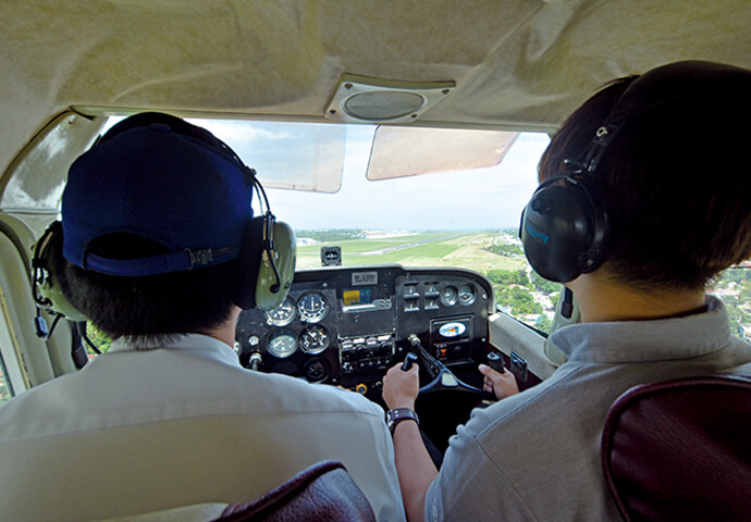 Fly a plane like you've always wanted to! The amazing experience of seeing  Cebu from the sky! Kids,