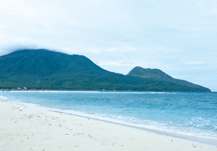 美しい手つかずの自然が豊富な秘境の島、カミギン島