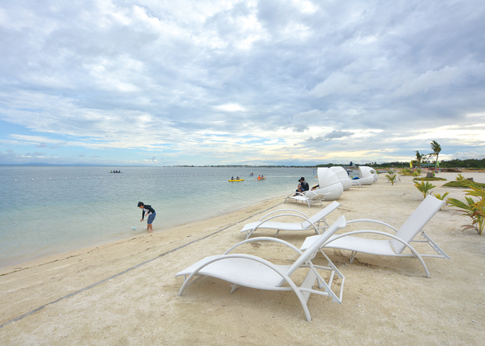 The spreading blue seas, spotted with hot spots〜 To the southernmost tip of Mactan Island, Cordova〜