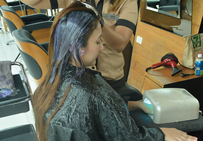A popular hair & nail salon that can answer any high aesthetic request.
